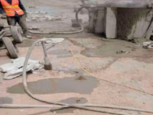 通城水泥混凝土路面板底注浆技术 路面脱空注浆整治方案